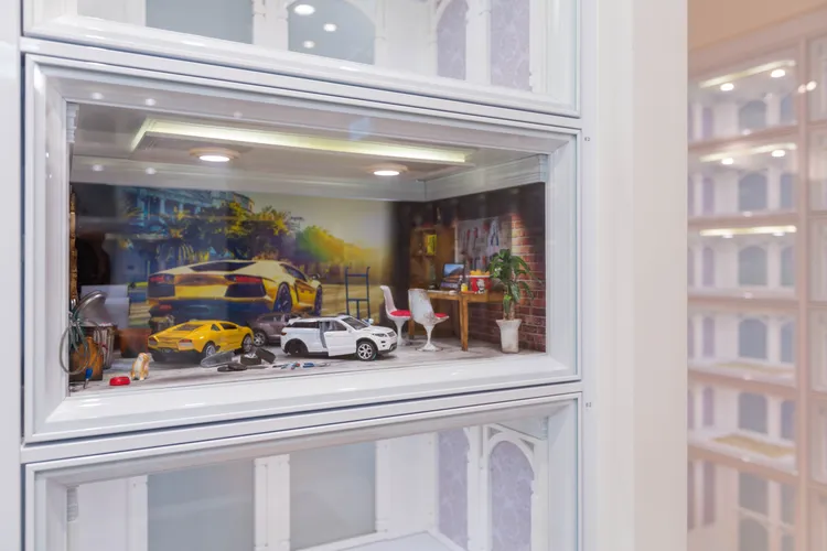 為了讓前來追思的親友們可以布置紀念物緬懷至親，天品在殯葬業界首創「愛的櫃窗」，放置紀念品供親友憑弔。天品集團提供