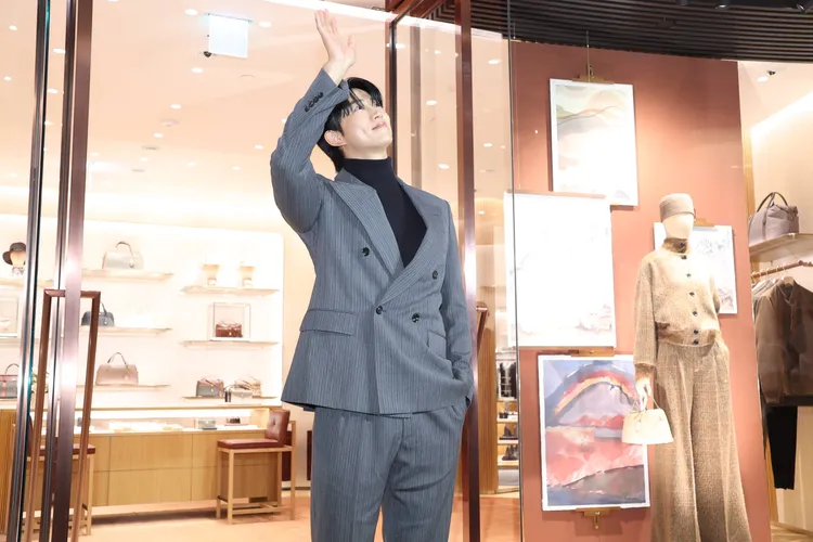 玉澤演。攝影中心攝