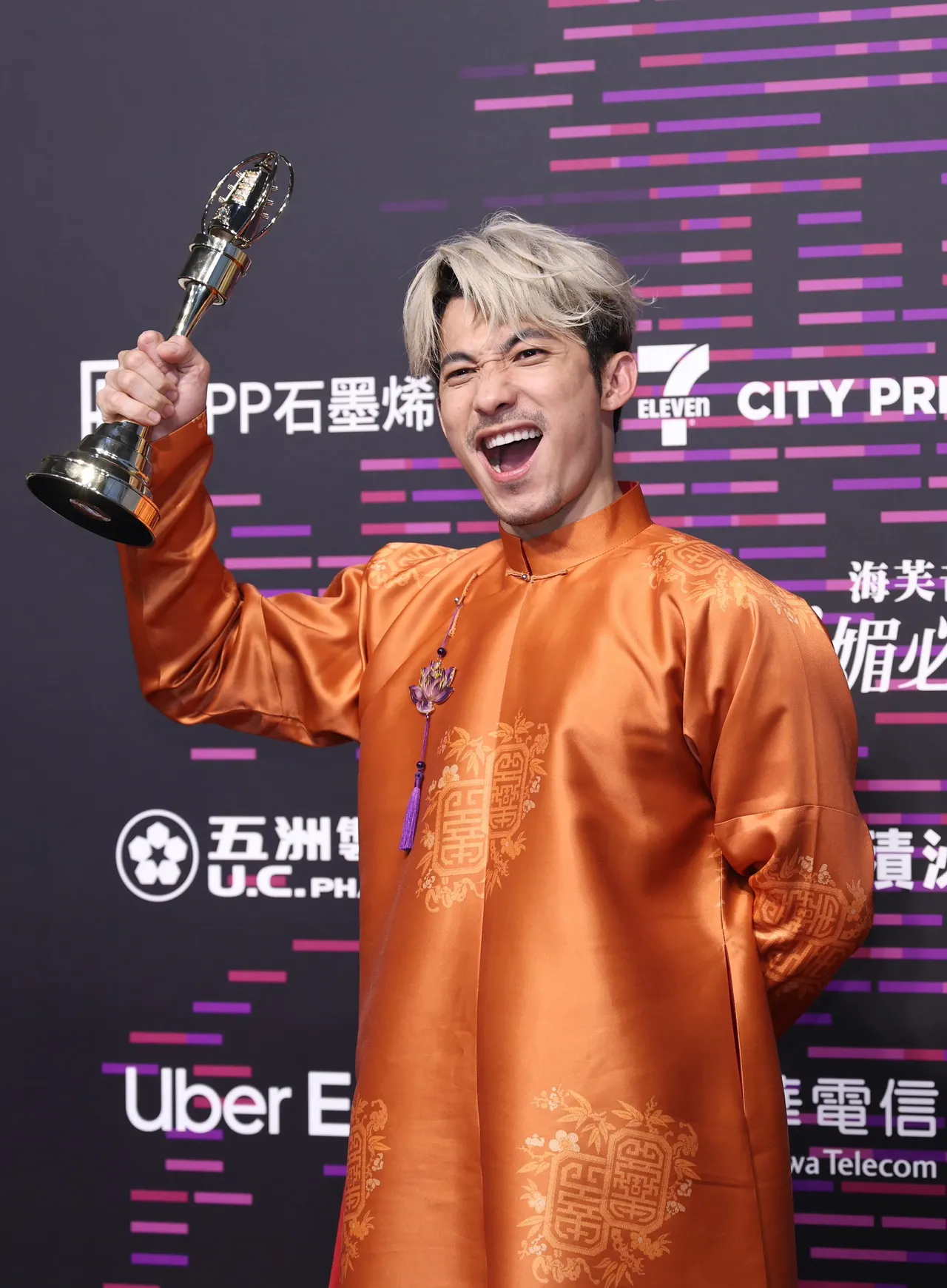 戏剧节目最佳男主角是越南男星连炳发。庄宗达摄