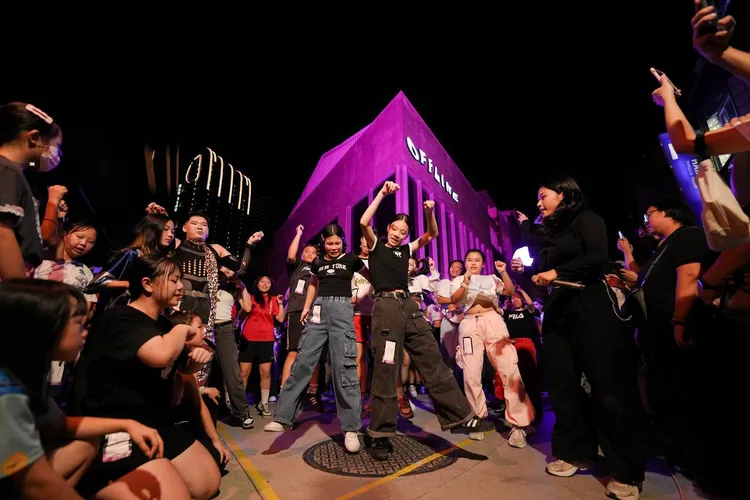 市府與舞蹈教室和餐酒館合作舉辦「K-POP RANDOM DANCE隨播即跳舞蹈大賽」前夜祭活動。翻攝畫面