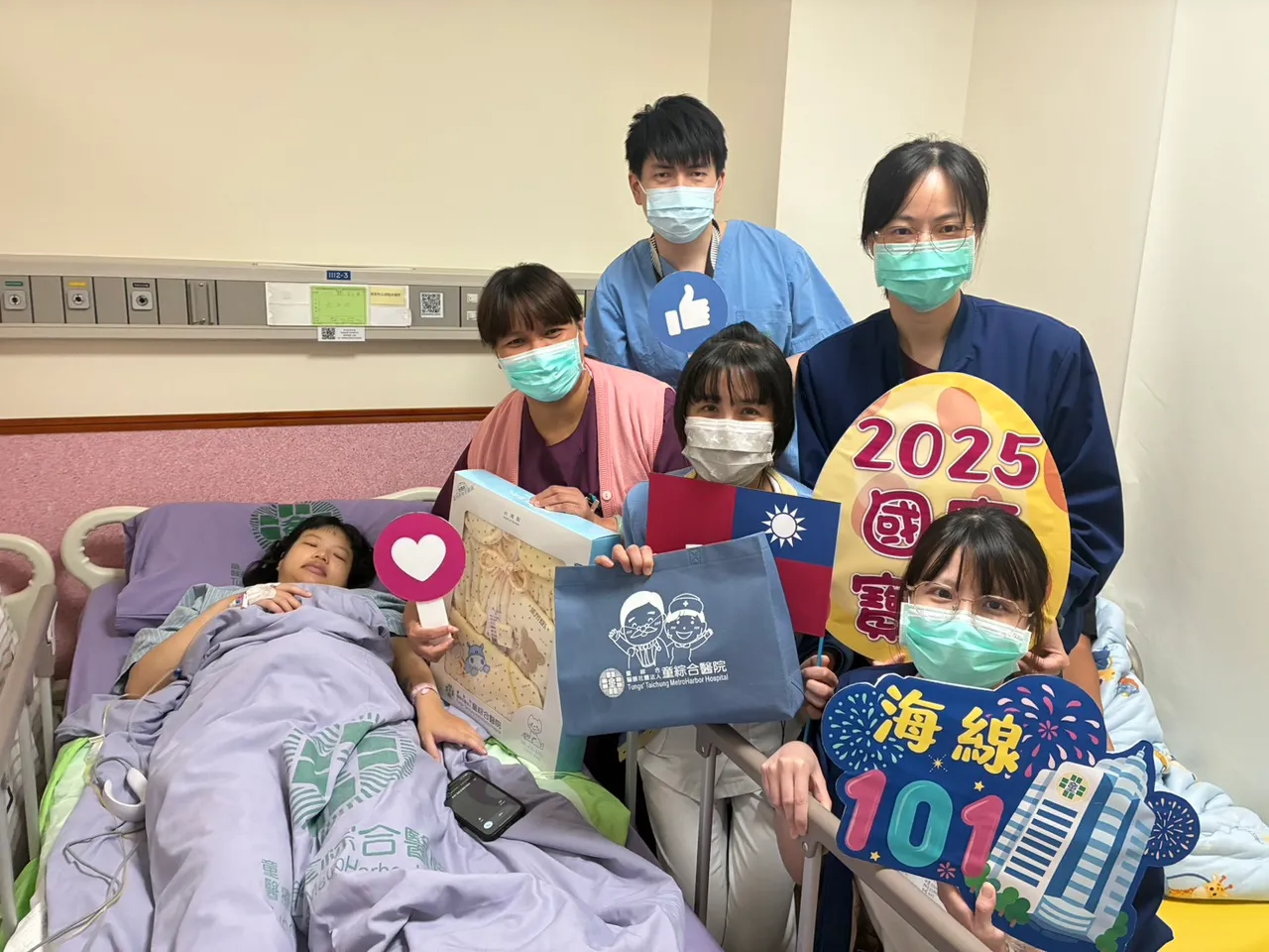 宋姓妈妈剖腹生下2818公克重的小公主,是童综合医院2025年迎接的第一名国庆宝宝。童医院提供