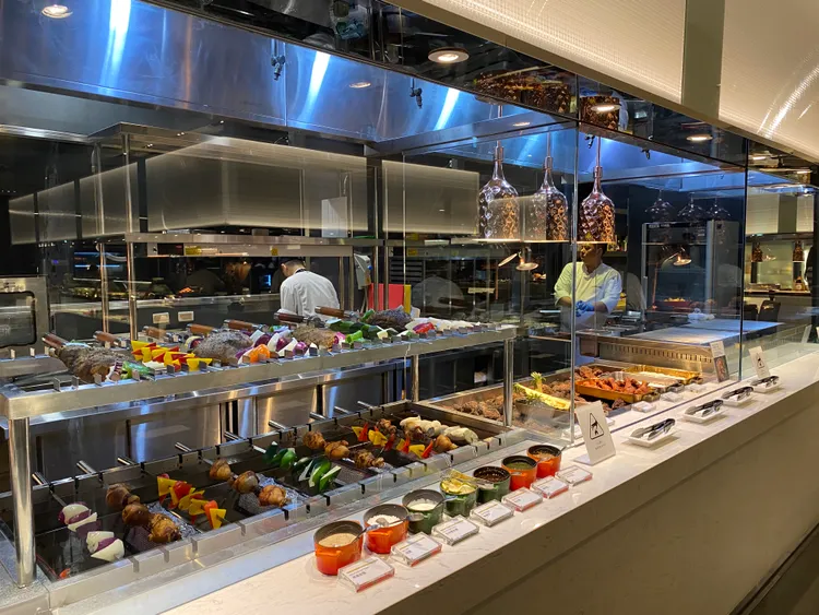 改裝後的探索廚房，規劃超過10個主題餐檯。莊偉祺攝