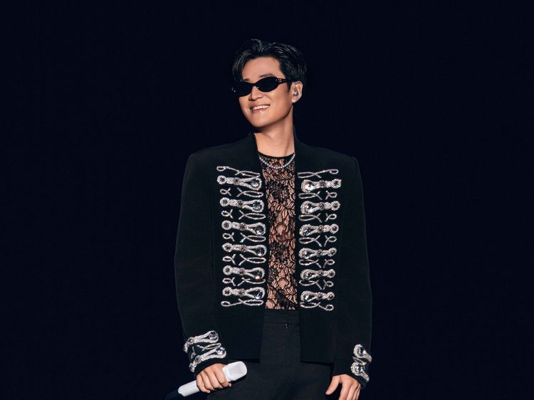 周興哲解鎖上海體育場戶外開唱！揪3萬粉絲做善事「點亮星空」