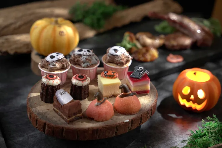 君品酒店的「女巫市集饗宴」將能夠品嘗到十多款萬聖節主題甜點。雲朗觀光提供