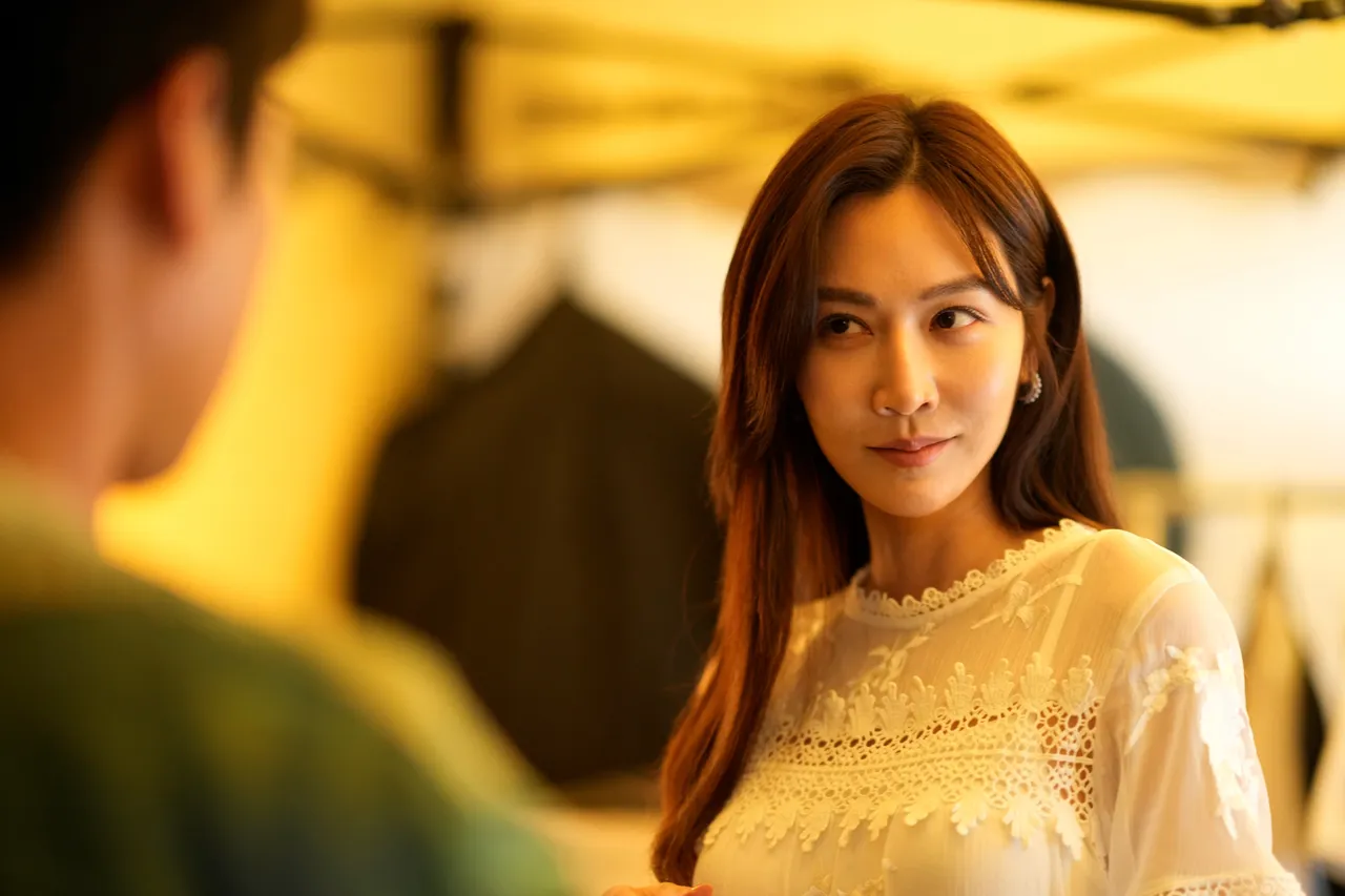 曾莞婷《影后》角色潘茵茵也为事业放弃婚姻,让她一看剧本就很有既视感。Netflix提供