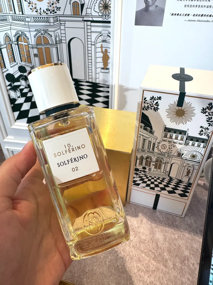  N°2 索菲黎諾 10 號（玫瑰花香調），以綻放的玫瑰向品牌誕生地致敬。張家玲攝