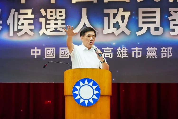 郝龍斌受訪時表示自己遭到很多假帳號造謠抹黑，盼適可而止。。翻攝畫面