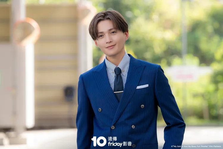八木勇征在《我推成為我上司 全速前進》飾演人氣偶像，變成服飾公司新社長。friDay影音提供
