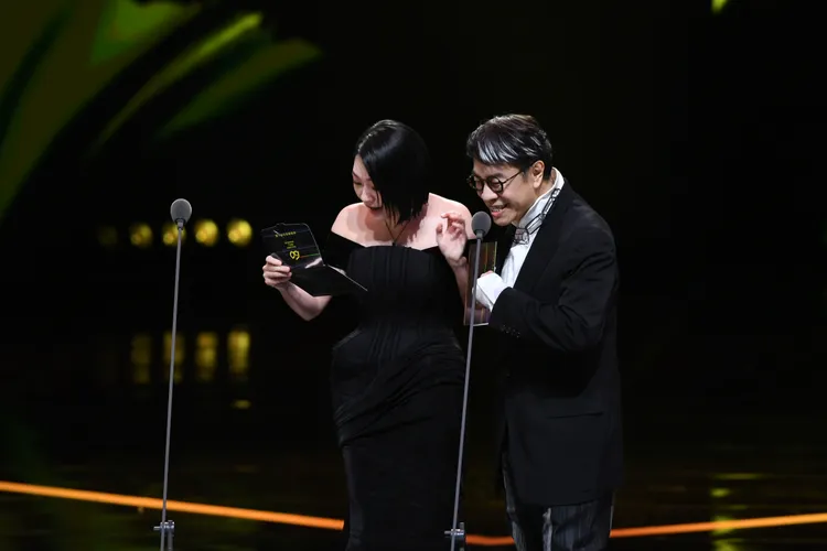 小S驚喜念出自己得獎。三立電視提供