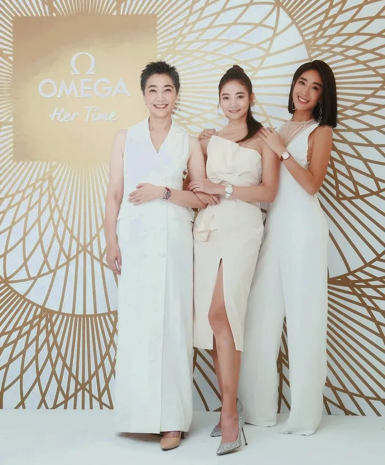 謝沛恩（中）曾和媽媽賴佩霞（左）、大嫂隋棠一起出席活動。翻攝謝沛恩IG