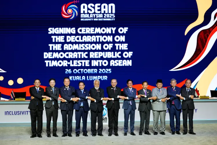 東帝汶（左五）成為東南亞國協第11個成員國。美聯社