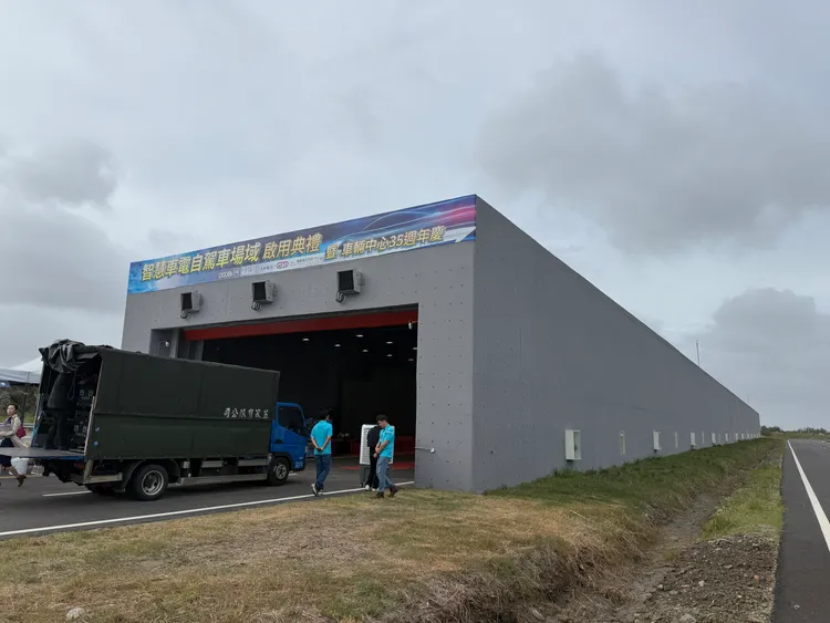 車輛中心智慧車電自駕車場域今正式啟動。呂承哲攝