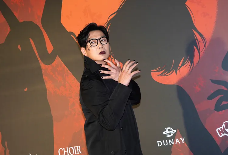 品冠扮得像吸血鬼。攝影中心攝