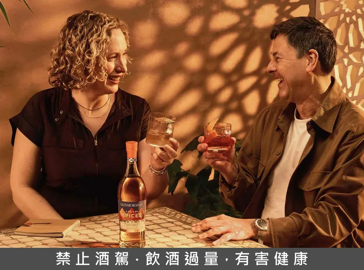 精緻的包裝設計靈感來自異國香料市集，華麗的禮盒充滿色彩與細緻感，成為威士忌愛好者與收藏家的珍藏之選。業者提供