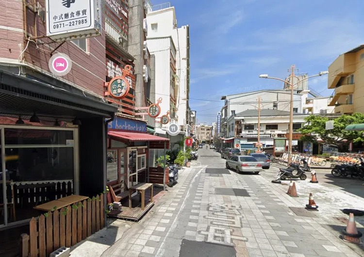 3名女学生潜水旅游,投宿恒春老街一处背包客栈,半夜却闯入男子对著棉被「打手枪」。取自google map