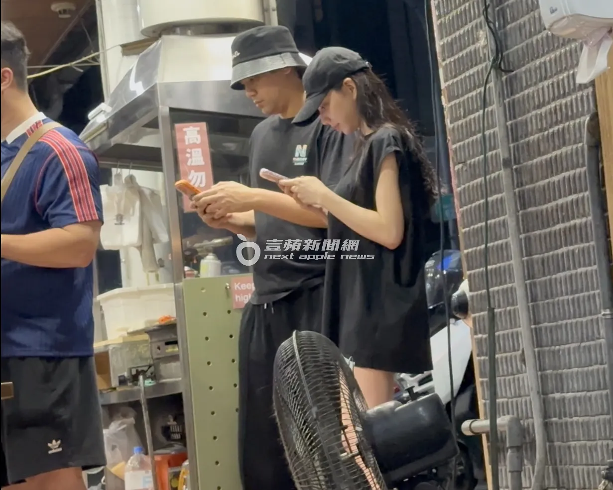 陈零九与啾啾漫步1公里到「老江红茶牛奶」排队点餐。特勤中心摄