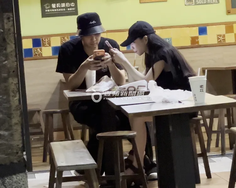 啾啾大口吸紅茶牛奶解渴。特勤中心攝