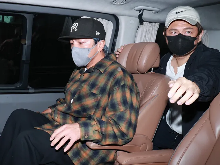 坤達致歉後上車離去。特勤中心攝