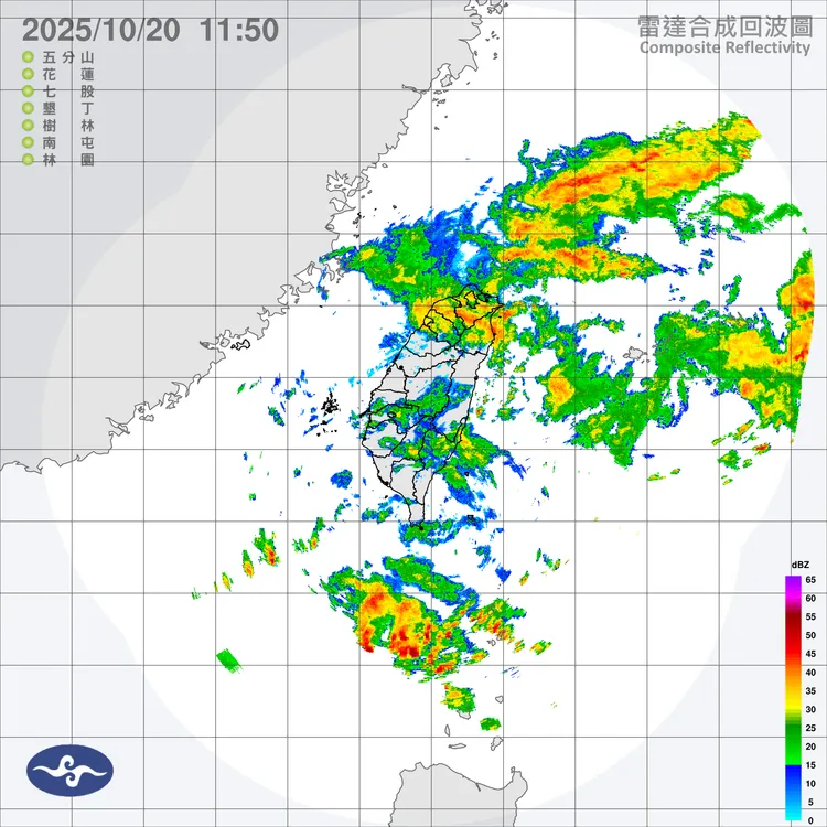 最新雷達回波圖顯示，北台灣已被水氣壟罩。中央氣象署