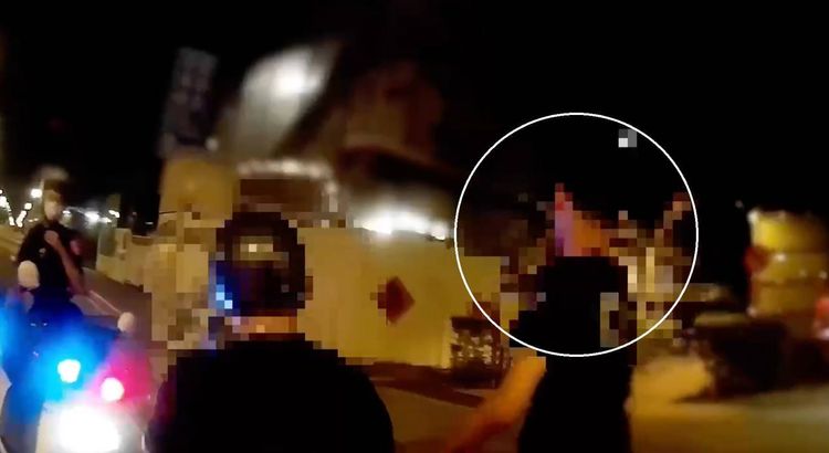 1頂安全帽2個人不夠分!他拚僥倖雙載上路 遇警栽了搜出「歹咪阿」