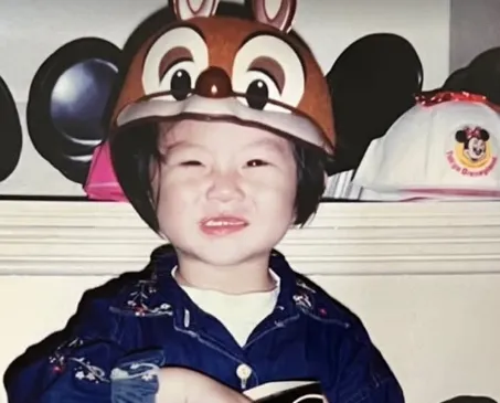 焦凡凡po出童年照，表示和婁峻碩爭吵時，她在他眼裡大概長這樣。