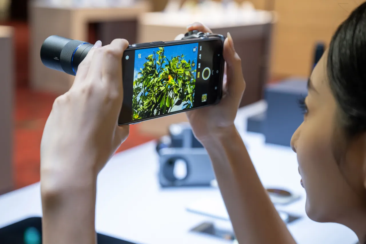 vivo與蔡司合作推出外接增距鏡,官方不排除未來針對不同功能推出更多鏡頭模組。vivo