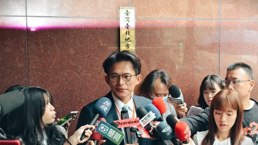 黄国昌控《镜周刊》造假!不道歉就提告 周刊反呛「届时千万别连滚带爬」