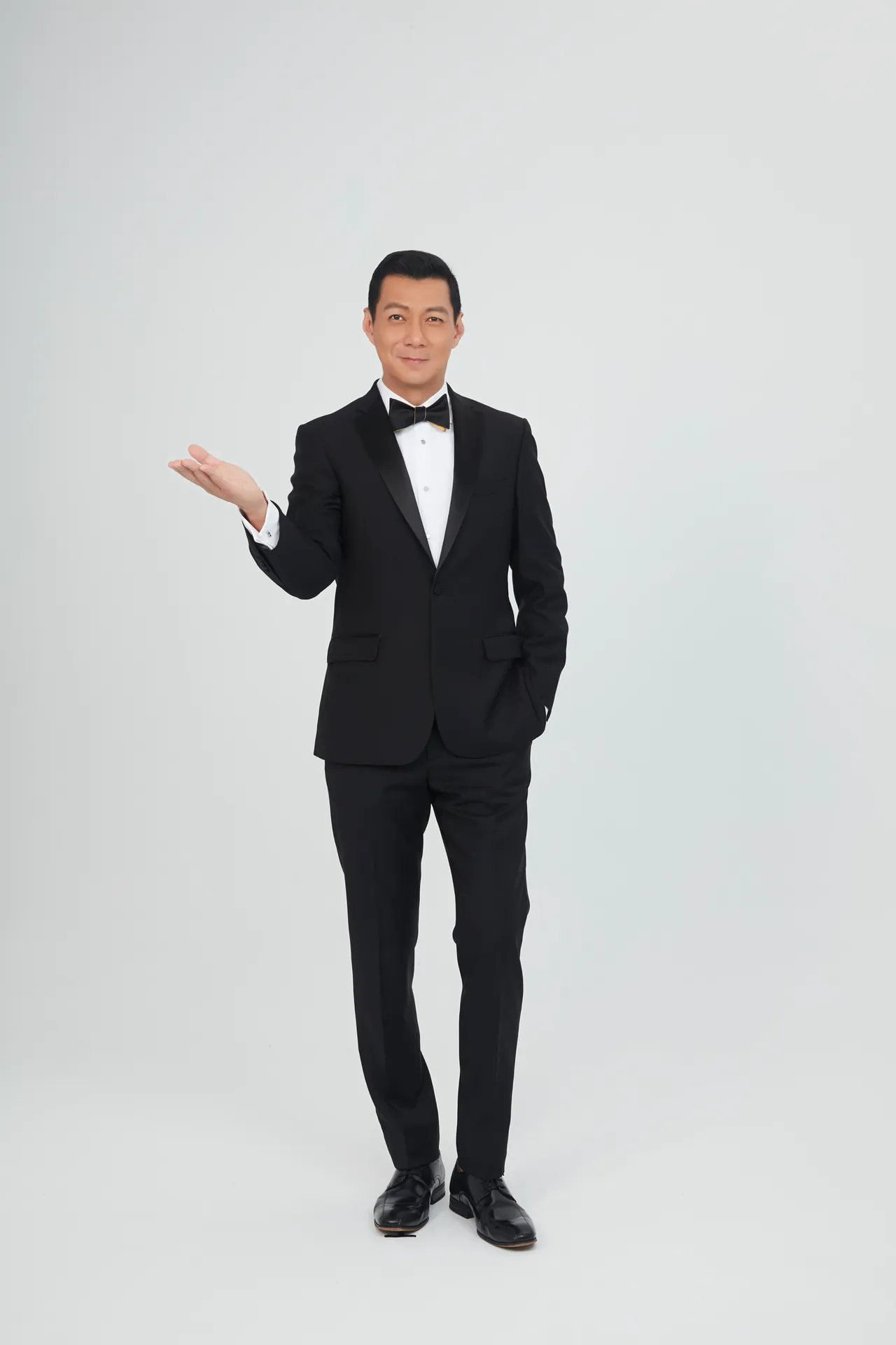 聂云是国际大型盛会的热门主持人。摄影中心摄