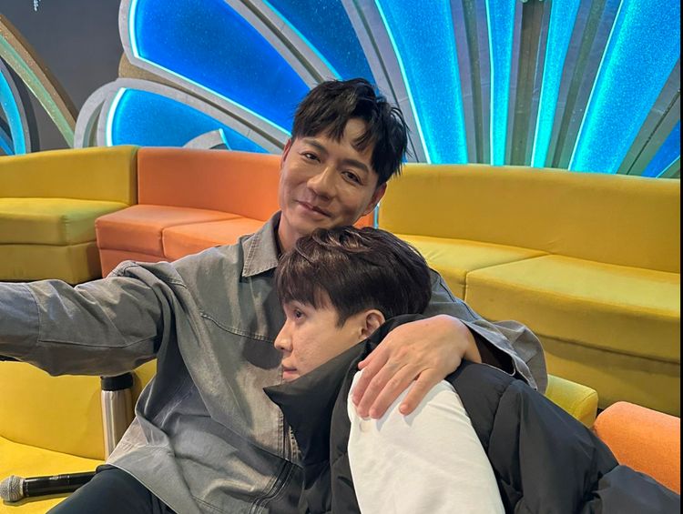 才傳出離婚淨身出戶　陳隨意強摟許志豪！當事人喊：無法掙脫