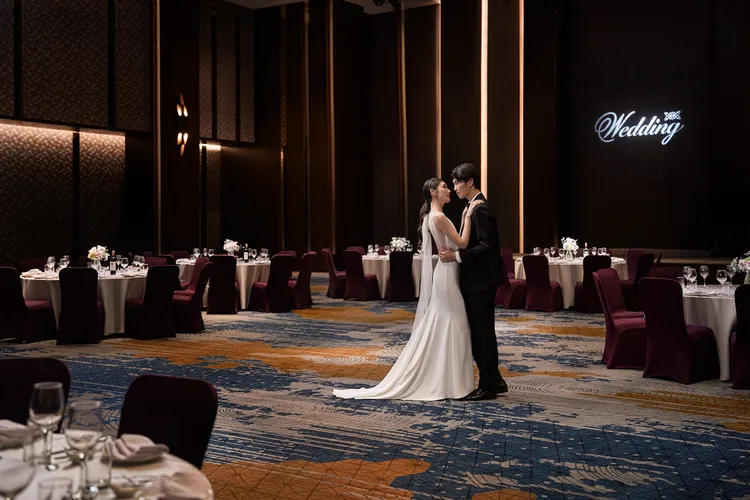 宴會樓「2026年輕奢微婚宴專案」提供中西式微型桌數的婚禮選擇。台北新板希爾頓酒店提供