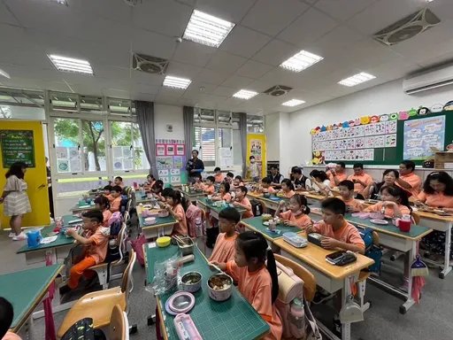 非洲豬瘟|台中校園午餐禁用溫體豬到11月底 禁打包剩菜