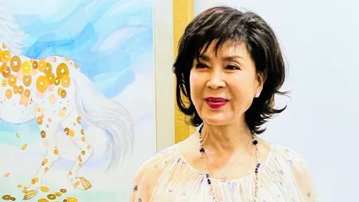 白嘉莉雙十國慶開展 粉絲210萬搶標畫作