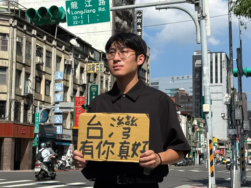 李明璇嗆青鳥「噁心」霸佔車票!志工踢館國民黨中央:車票比韓團好買