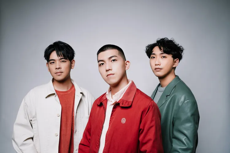 靈魂沙發全體自曝難逃科技依賴（左起 吉他手Poo poo、主唱本山、貝斯手亨利）。放飛音樂提供