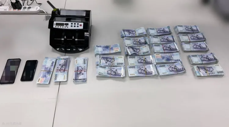 警方查扣現金197萬、點鈔機1台及手機2支。警方提供