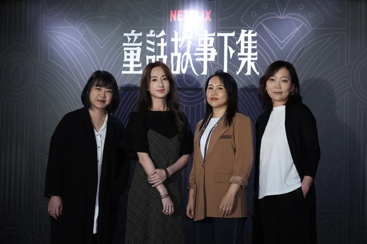 《童話故事下集》主演柯佳嬿（左二）與主創團隊一起參加入圍派對。彭欣偉攝