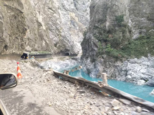 中横公路立雾溪上游堰塞湖恐溢流 天祥至太鲁阁路段预警性封闭