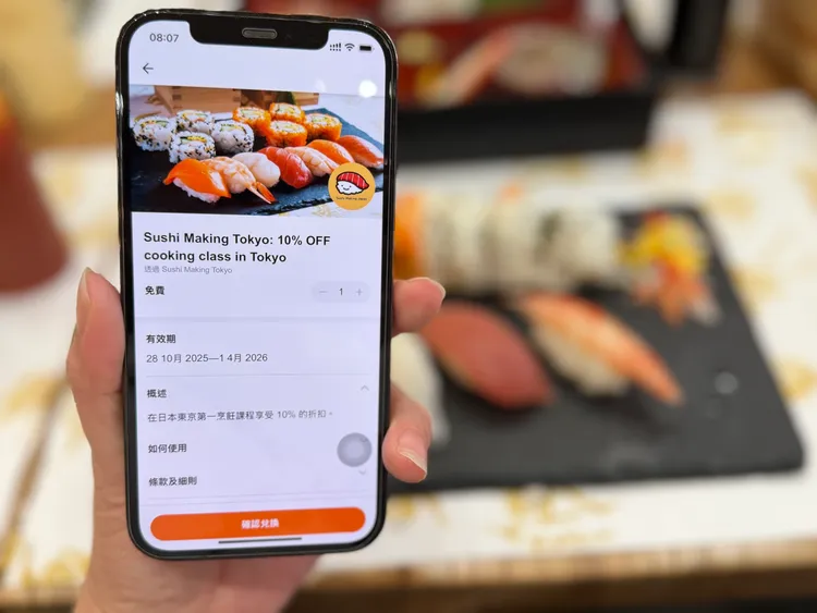 记者于东京实测WanderJoy应用，透过台湾大App领取日本餐饮、购物等优惠，一站整合相当直觉且便利。赵筱文摄