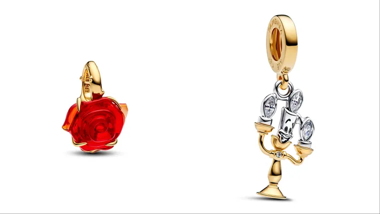 PANDORA迪士尼《美女與野獸》 魔法玫瑰造型吊飾（左）3280元、燭台盧米亞造型吊飾（右）4080元。品牌提供