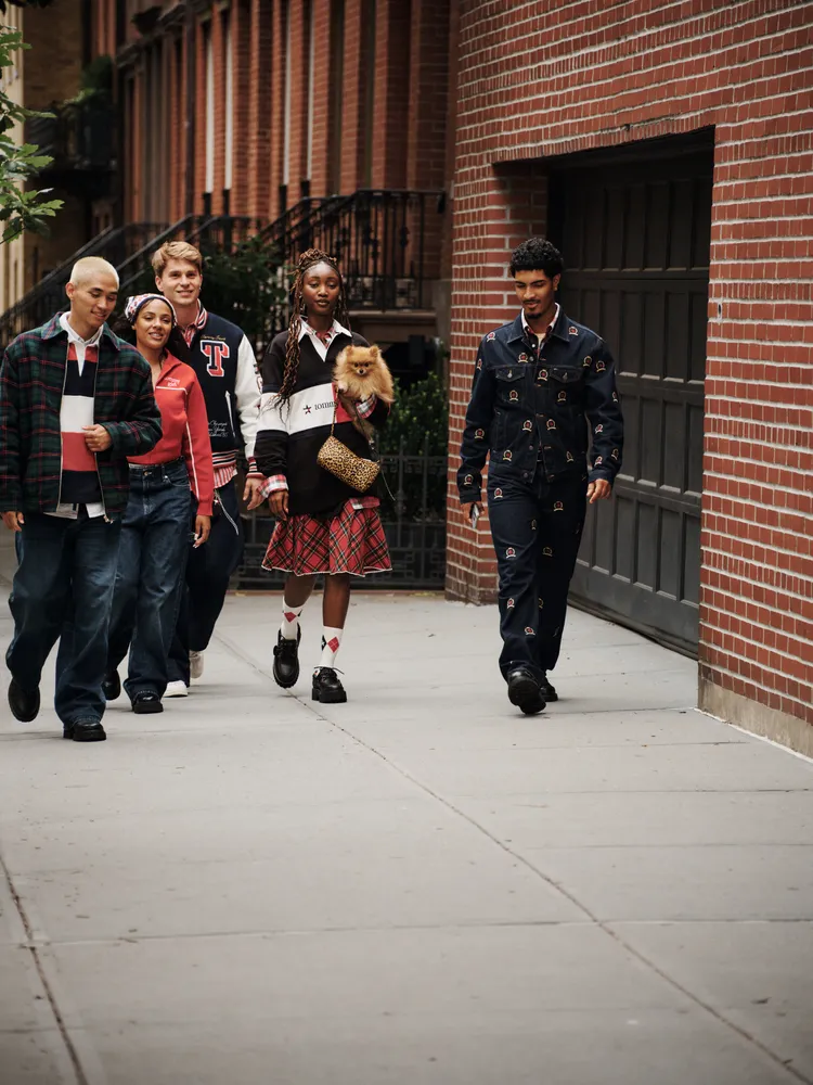 TOMMY JEANS推出2025秋季形象廣告。品牌提供