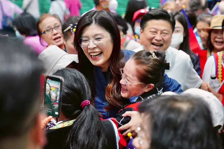 國民黨主席當選人鄭麗文赴花蓮吉安國小參加「中國國民黨花蓮團結向前活動」。翻攝自傅崐萁臉書