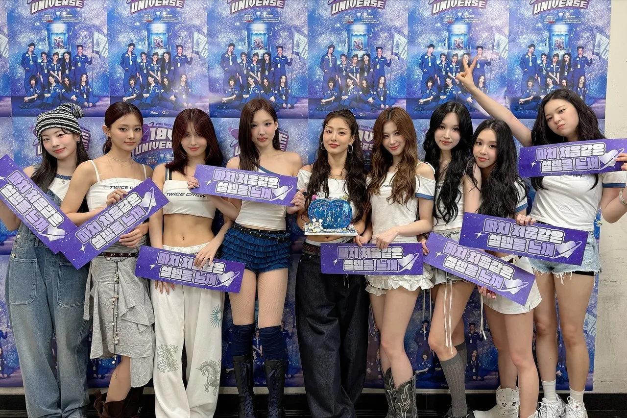 TWICE昨晚开见面会欢度10周年,11月23、24日将登上高雄世运开唱。翻摄TWICE IG