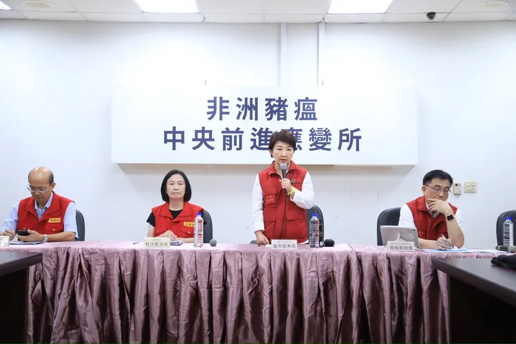 卢秀燕表示,台中市非洲猪瘟防疫已进入第二轮「守住阶段」,严防疫情外溢,确保养猪场安全。民众提供