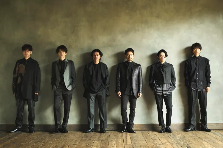 V6将于下月1日也就是出道30周年当天,所有歌曲上架音乐串流平台。左起坂本昌行、长野博、森田刚、冈田准一、三宅健、井之原快彦。翻摄V6 MENT RECORDING X
