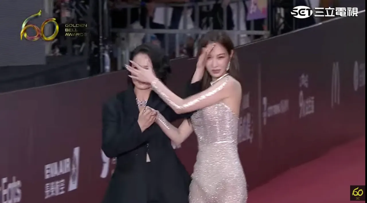 曾莞婷(右)与谢琼煖较劲。翻摄三立YT