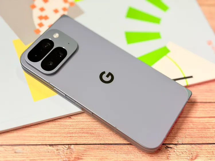 有別於前一代提供黑、白兩色，這一代僅提供月岩灰一色選擇。趙筱文攝