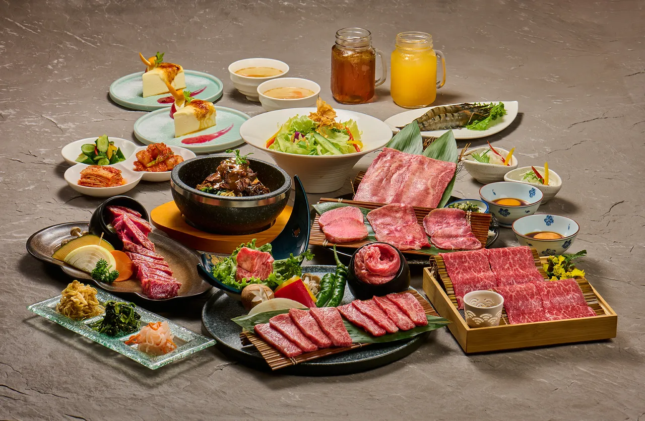 赤虎新莊店在10/13至11月底限期推出「豐宴套餐」可嚐到不同部位的日本國產牛,其肉質媲美日本和牛,口感卻更清爽,套餐總肉量達 700克,絕對吃得過癮。赤虎提供
