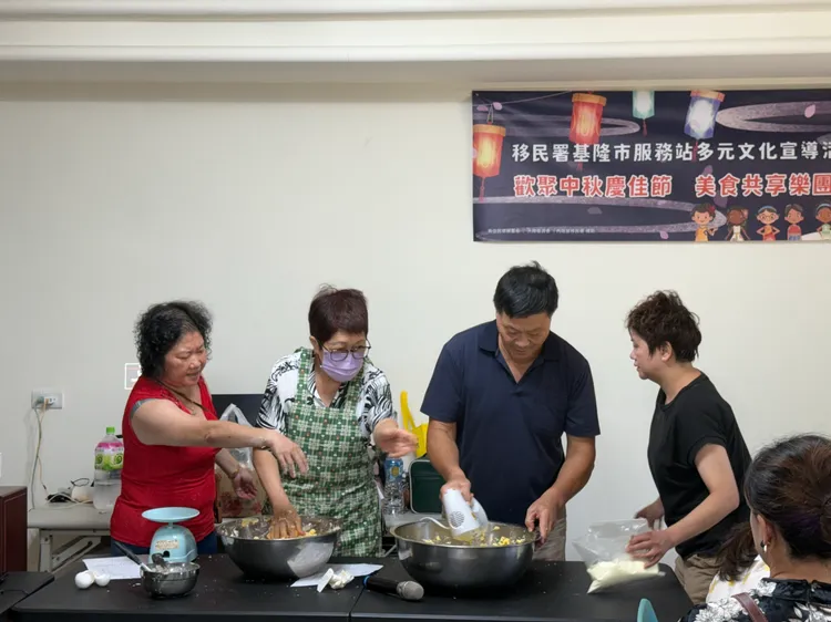 新住民現場DIY美食。移民署提供