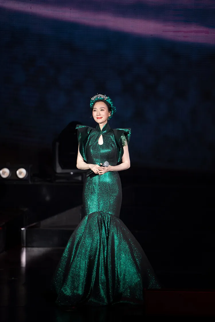 坣娜4套華服，美得令人屏息。阿爾發提供