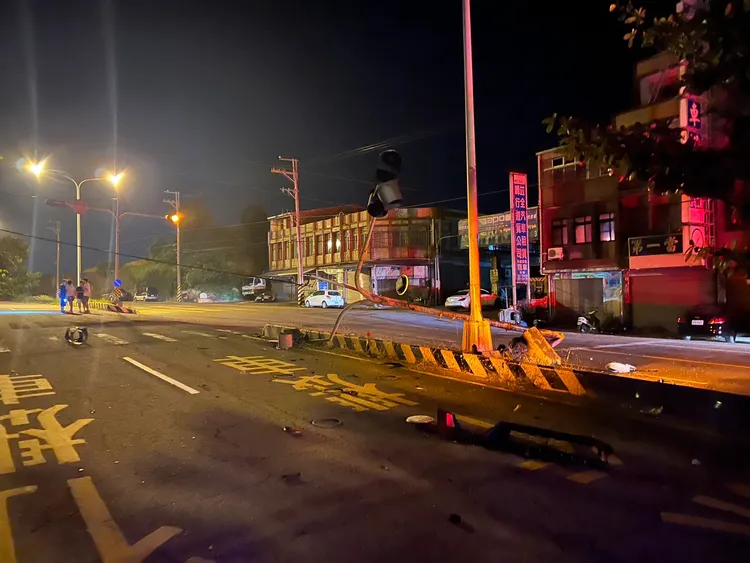 事故發生在台一線苗栗縣通霄鎮通南里路段。民眾提供